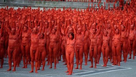 Morandini-zap-spencer-tunick_54kon_25z3lo