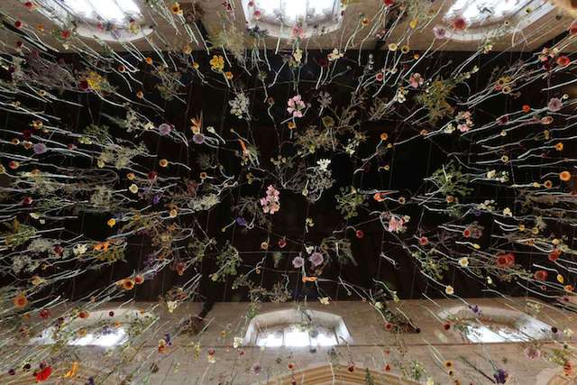 Suspended-Flowers-Installation-4